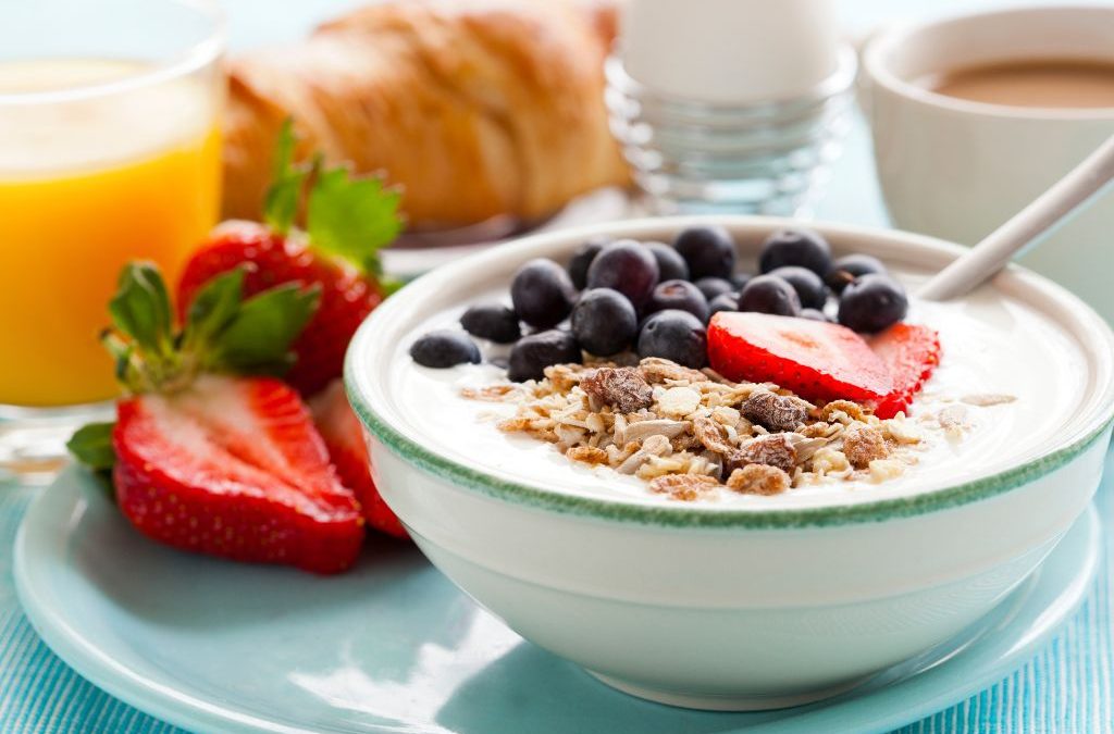 Yoghurt met granola en fruit